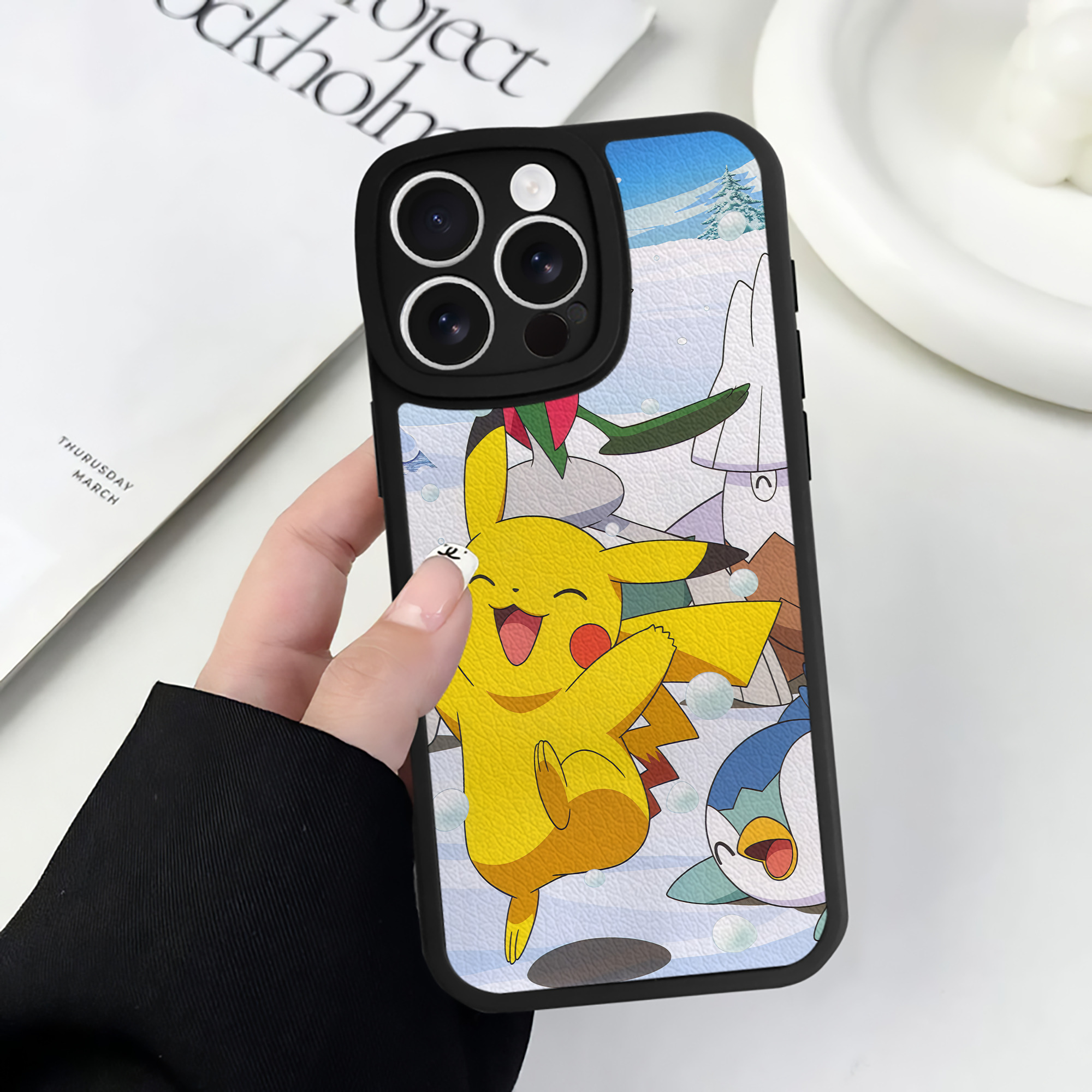 （画像用） ポケットモンスター Pokémon 【iPhone 16シリーズ対応】シリコンスマホケース（レザー調） 材質：シリコン